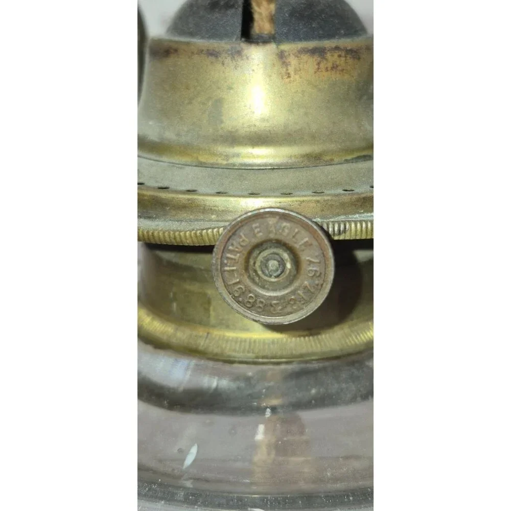 Vintage Eagle Glass Oil Lamp Rustic Farmhouse Decor Antique Lighting Collectible - Picture 3 of 6